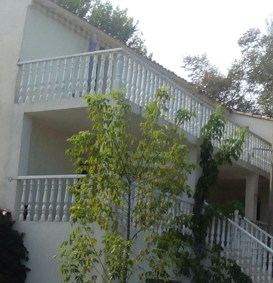 Bed and Breakfast Au Pays Du Ventoux Le Thor Esterno foto